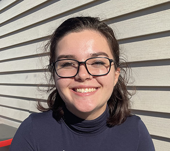 Zoe Feehan ’22 changes career course toward veterinary medicine