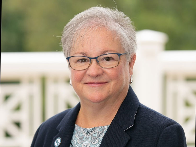 A headshot of Melanie Demarias.