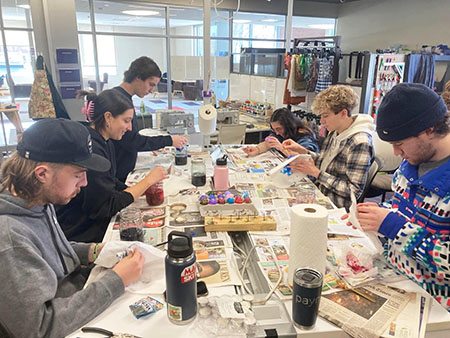Junior Seminar teaches stories through craft