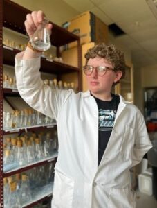 Summer with spiders: High school student joins Saint Michael’s research