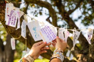 Random Acts of Kindness spreads peace, love and sunshine on campus