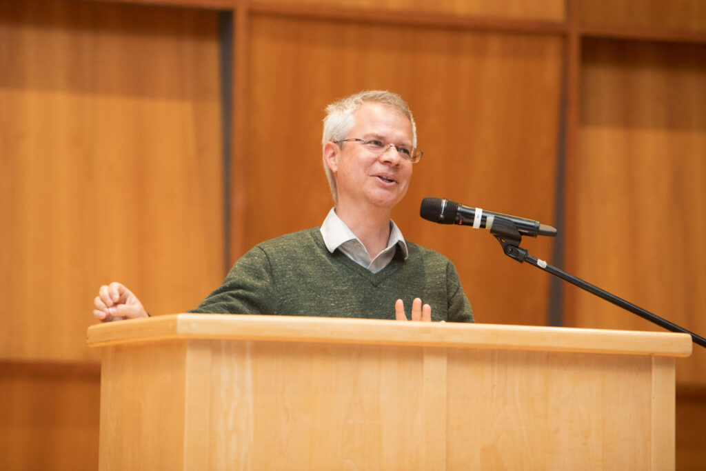 Saint Michael’s Sutherland lecturer: Eating is complicated, but philosophical thinking helps
