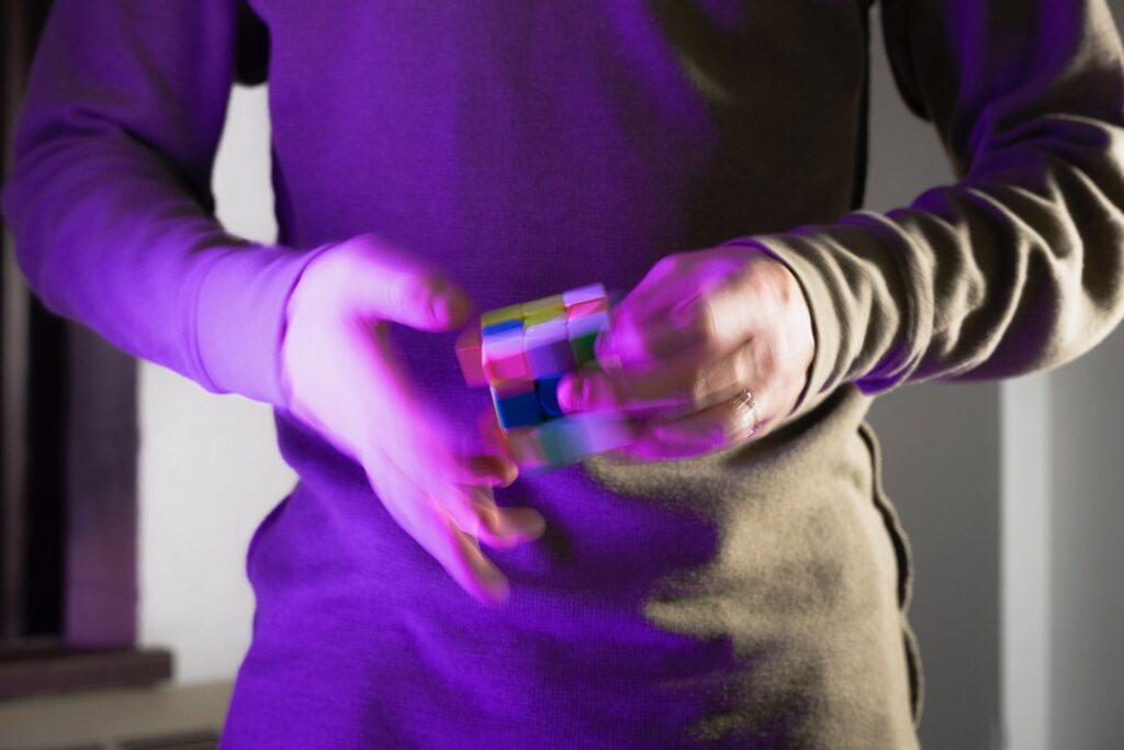 Bringing world records to St. Mike’s: Elijah Phelps ’29 shares his speedcubing passion